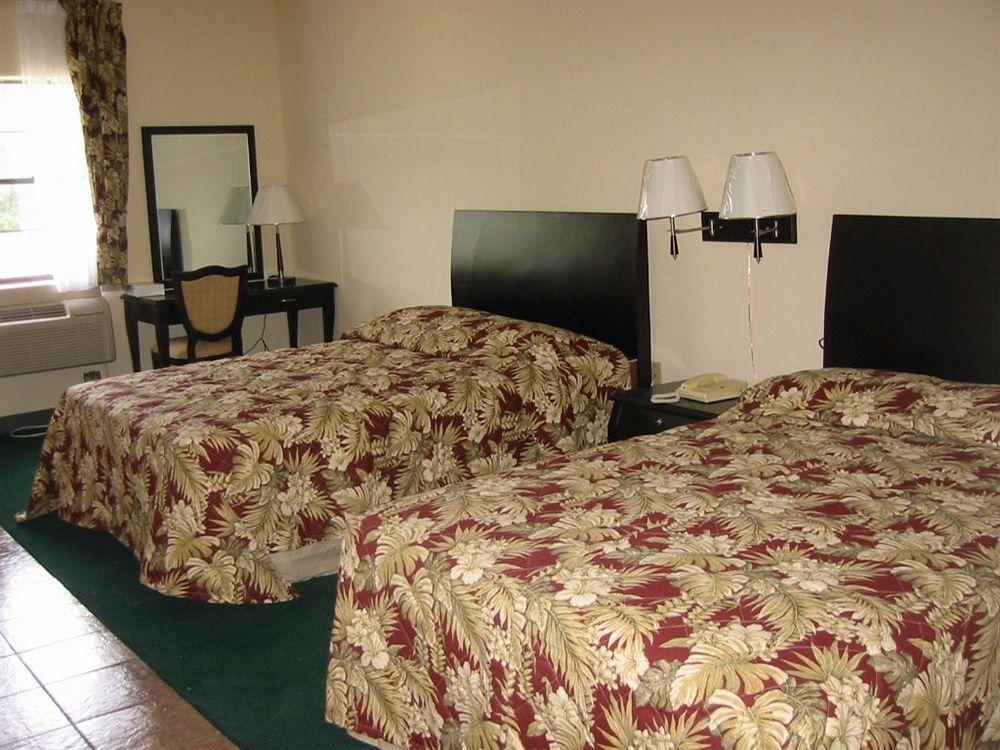 The Garden Villas Hotel Valdosta Exterior photo
